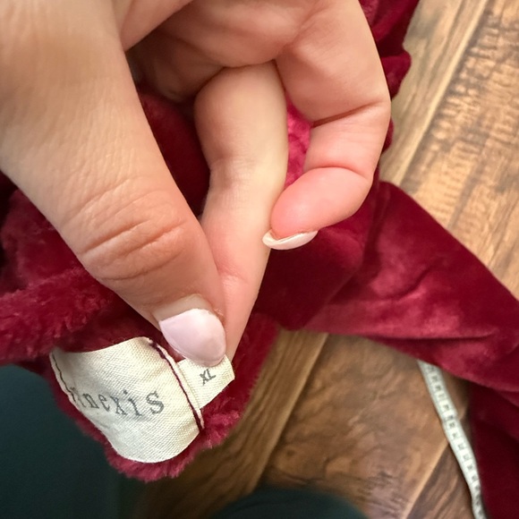 Elegant Burgundy Plush Robe - Picture 7 of 9